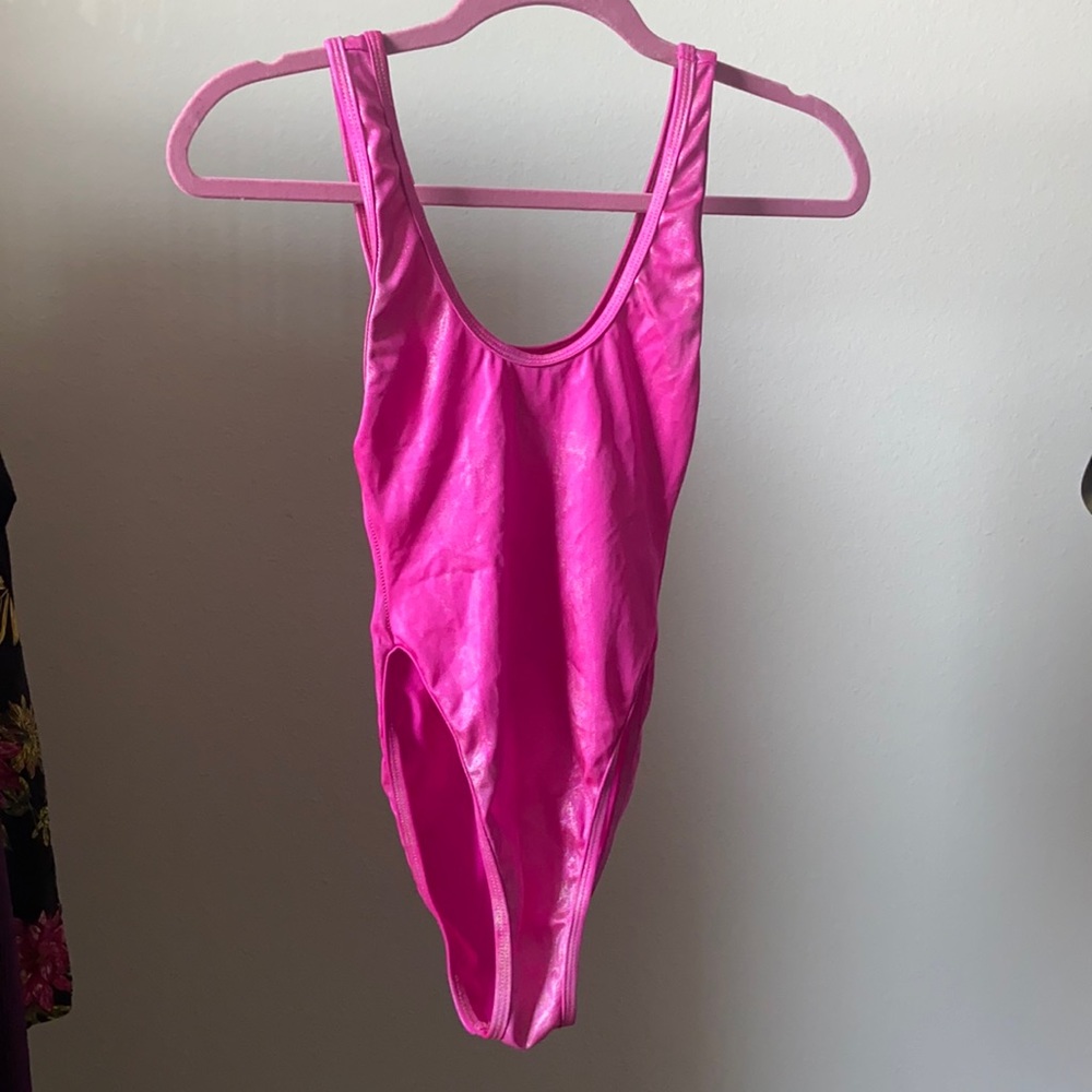 Shiny hot pink leotard